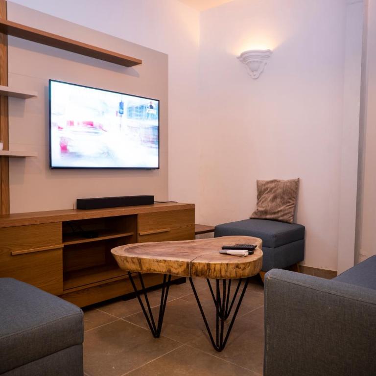 Casa Quero 915 4BR House Old City rooftop jacuzzi AC full Wifi - Four-Bedroom House - 3