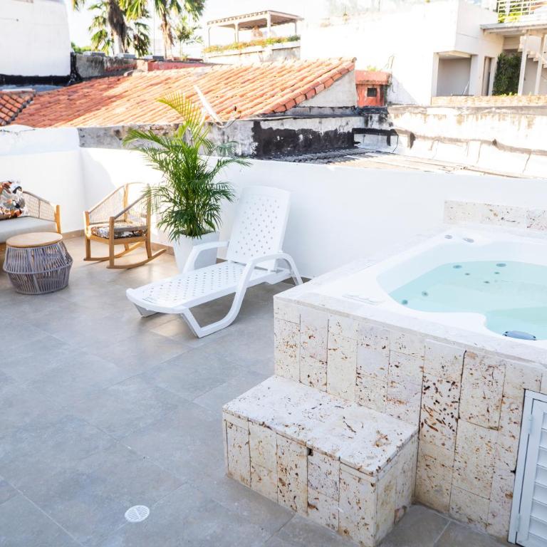 Casa Quero 915 4BR House Old City rooftop jacuzzi AC full Wifi - Four-Bedroom House - 6