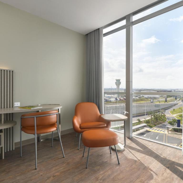 Courtyard by Marriott Quito Airport - Executive King Room - 4