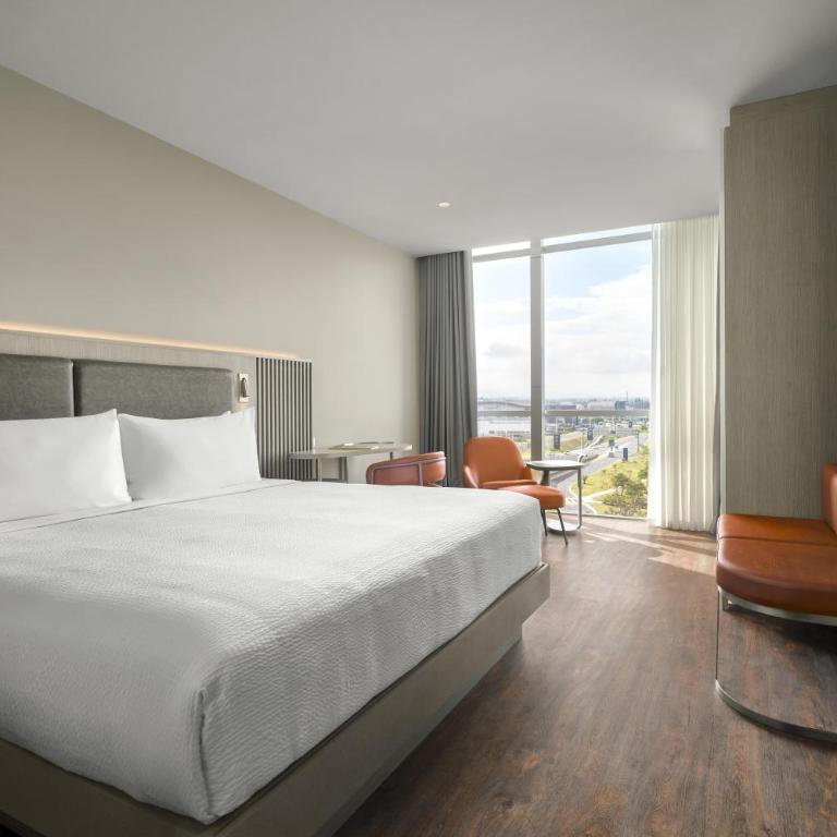 Courtyard by Marriott Quito Airport - Executive King Room - 2