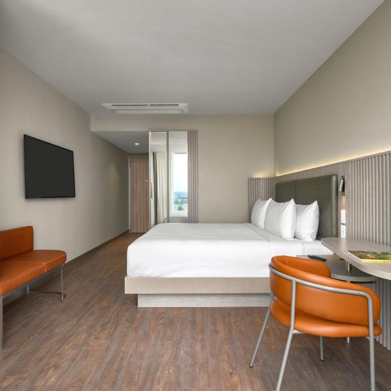 Courtyard by Marriott Quito Airport - Standard King Room - 2