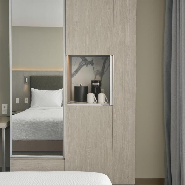 Courtyard by Marriott Quito Airport - Standard King Room - 5