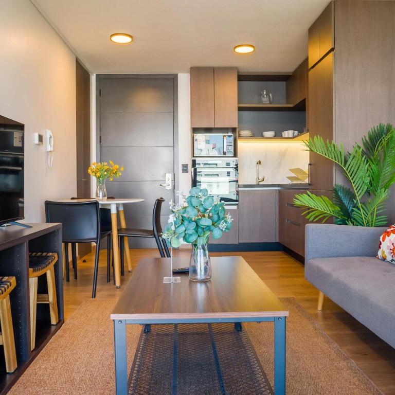 Stylish 2BR Retreat in Central Las Condes Oasis - Apartment - 3