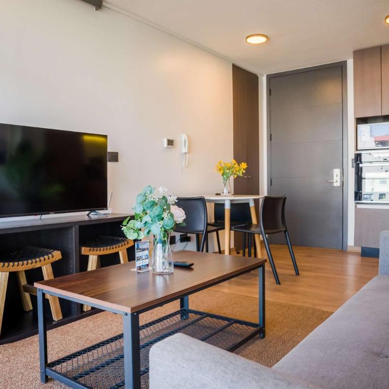 Stylish 2BR Retreat in Central Las Condes Oasis - Apartment - 7