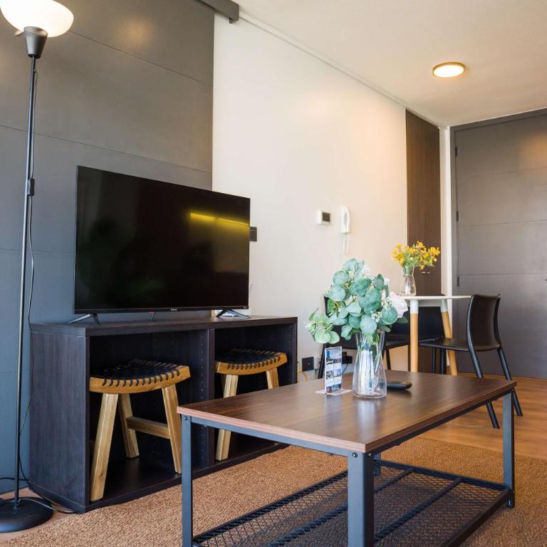 Stylish 2BR Retreat in Central Las Condes Oasis - Apartment - 9