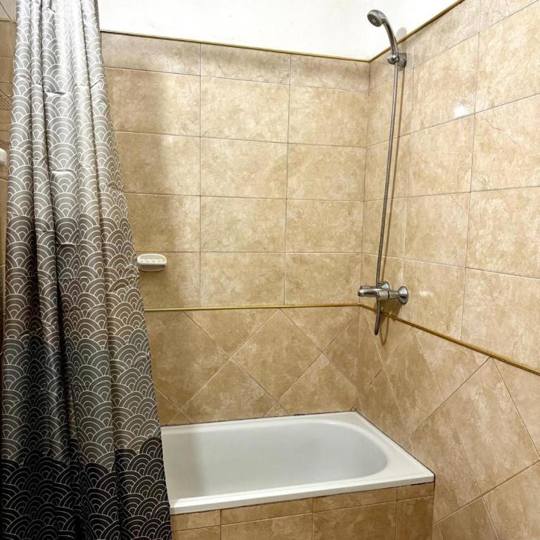 depto centrico con cochera - Room #1584387001 - 5