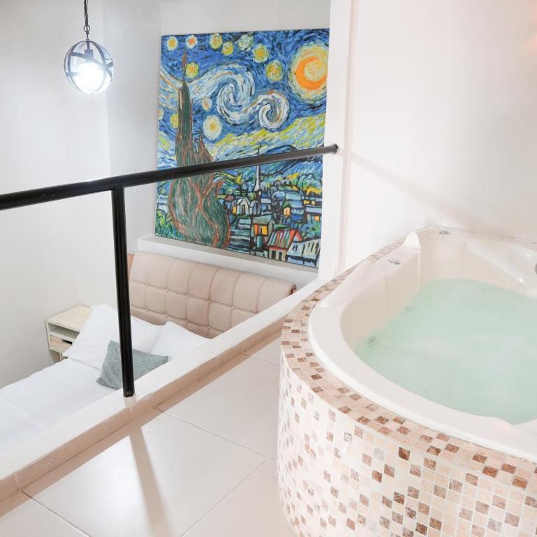 Casa Badillo 3 4br LUXURY ROOFTOP oldcity AC jacuzzi hottub wifi - Apartment - 14