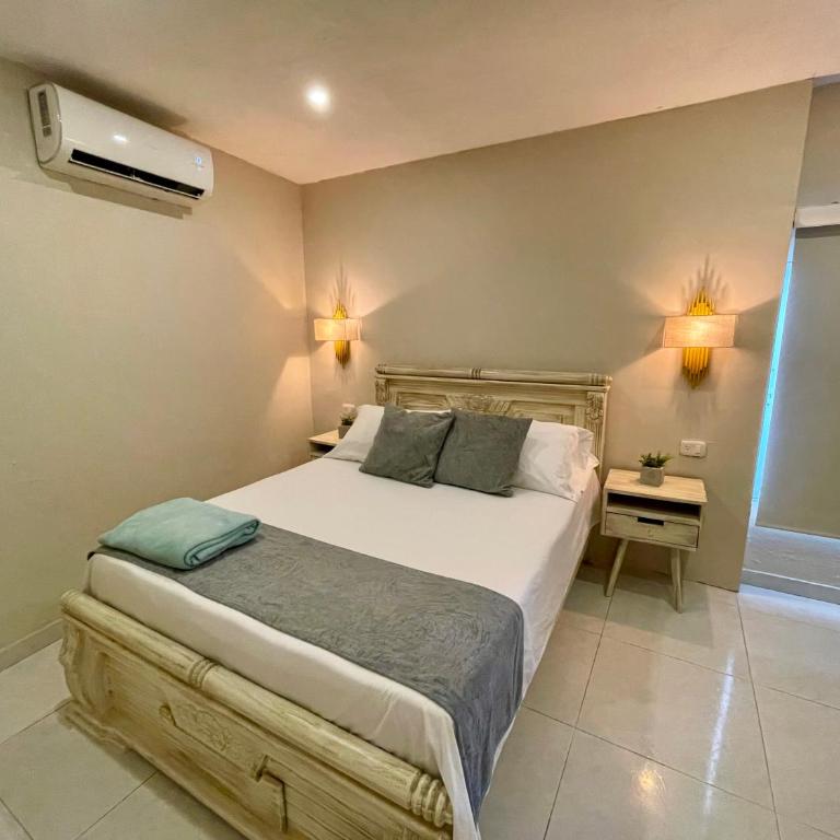 Casa Badillo 3 4br LUXURY ROOFTOP oldcity AC jacuzzi hottub wifi - Apartment - 18