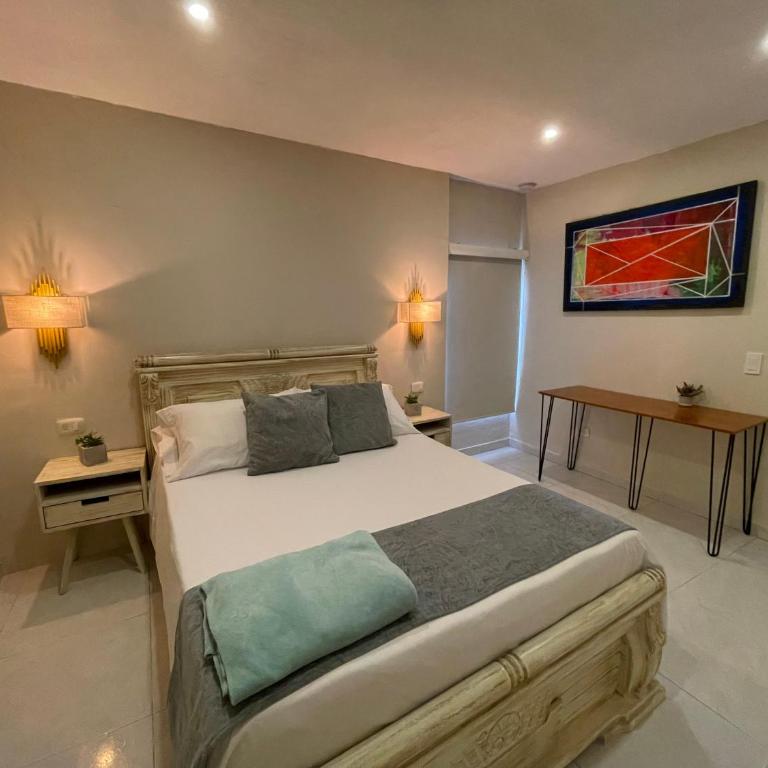 Casa Badillo 3 4br LUXURY ROOFTOP oldcity AC jacuzzi hottub wifi - Apartment - 19