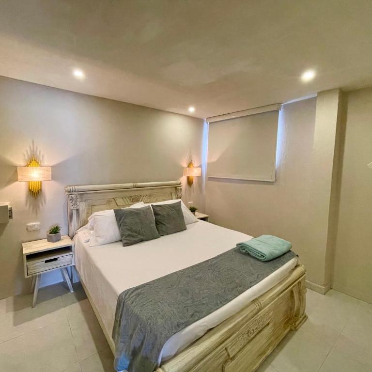 Casa Badillo 3 4br LUXURY ROOFTOP oldcity AC jacuzzi hottub wifi - Apartment - 23