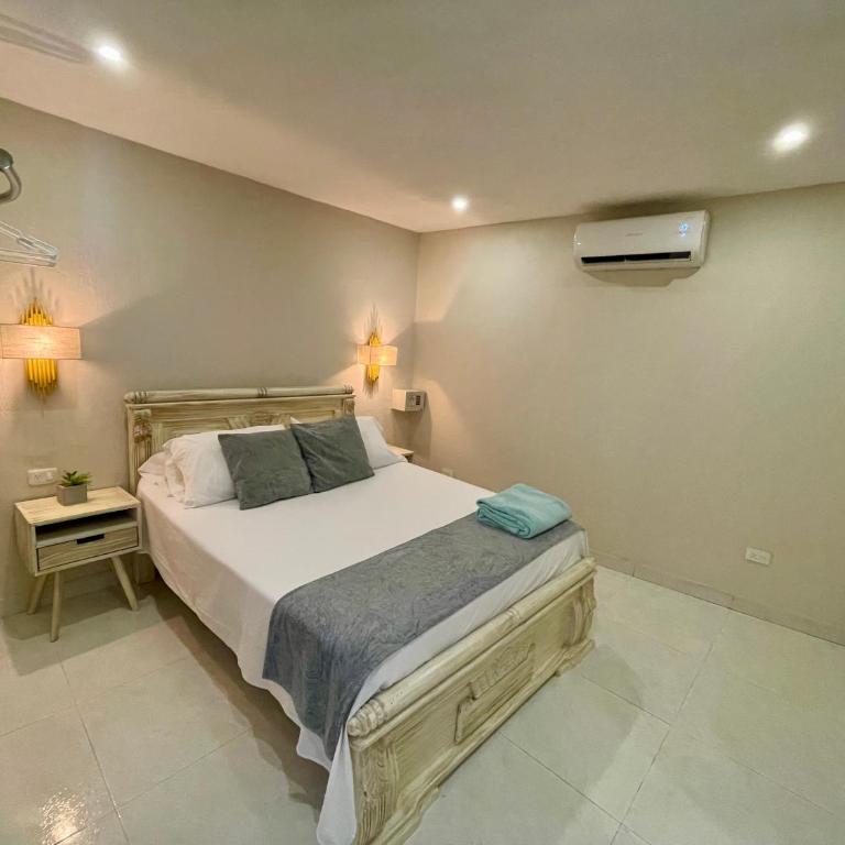 Casa Badillo 3 4br LUXURY ROOFTOP oldcity AC jacuzzi hottub wifi - Apartment - 22