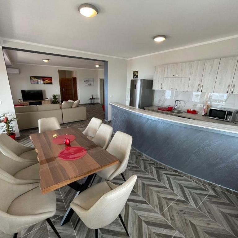 Mir i More - Three-Bedroom Apartment - 2