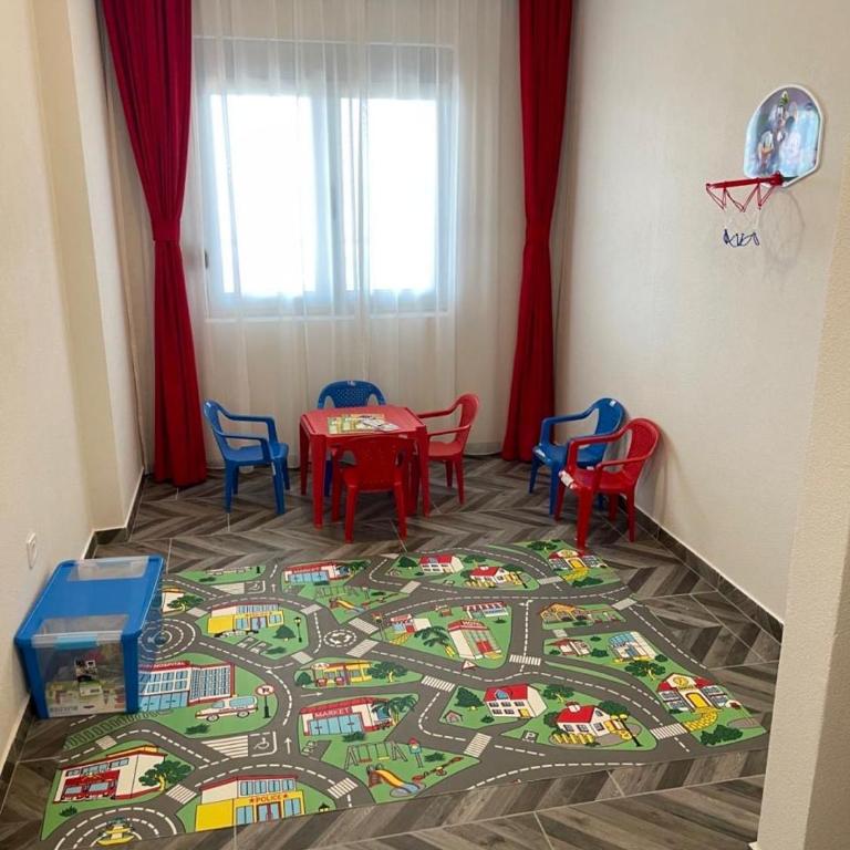 Mir i More - Three-Bedroom Apartment - 4