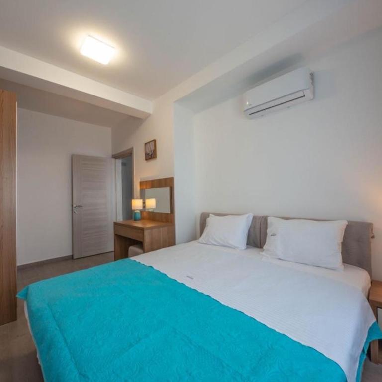 Mir i More - One-Bedroom Apartment - 6