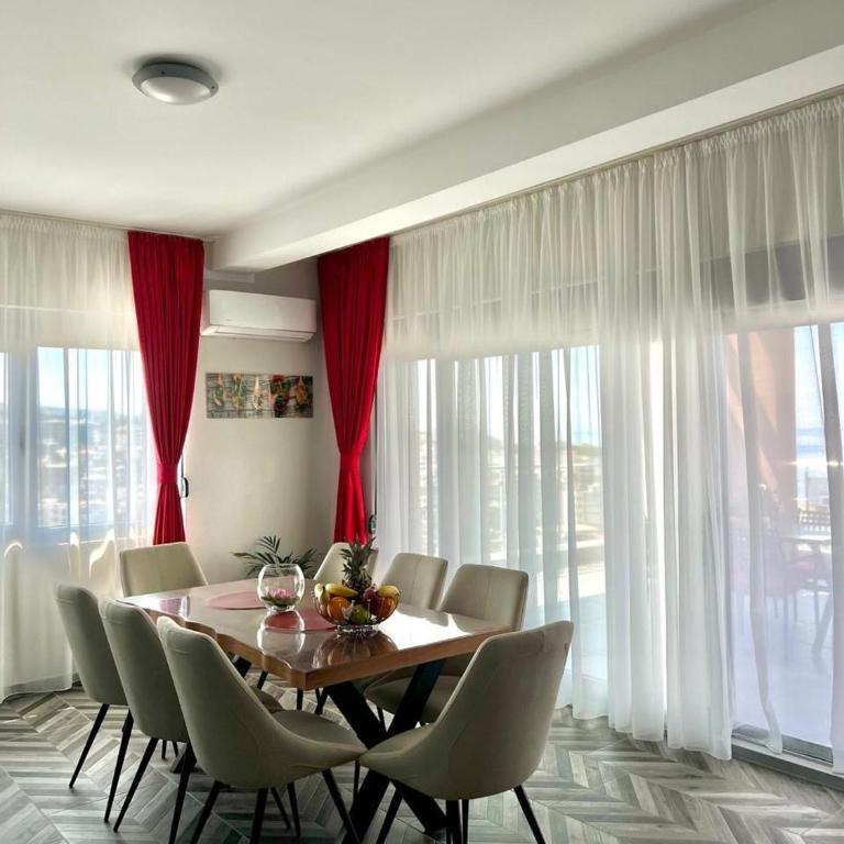 Mir i More - Three-Bedroom Apartment - 10