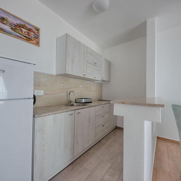 Mir i More - One-Bedroom Apartment - 8