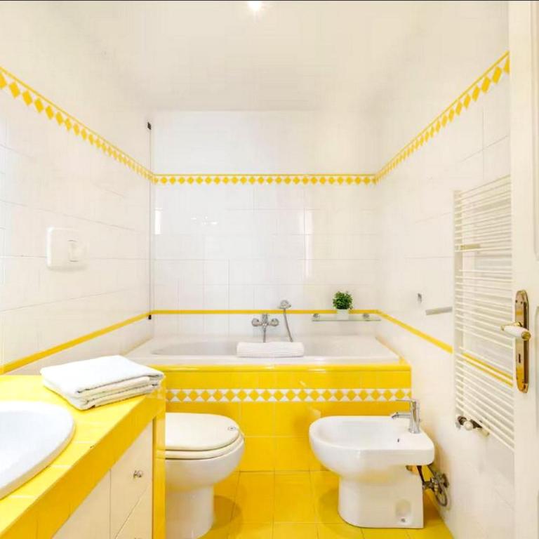 VictoriaCasaTaranto B1 - Deluxe Double Room with Balcony - 5
