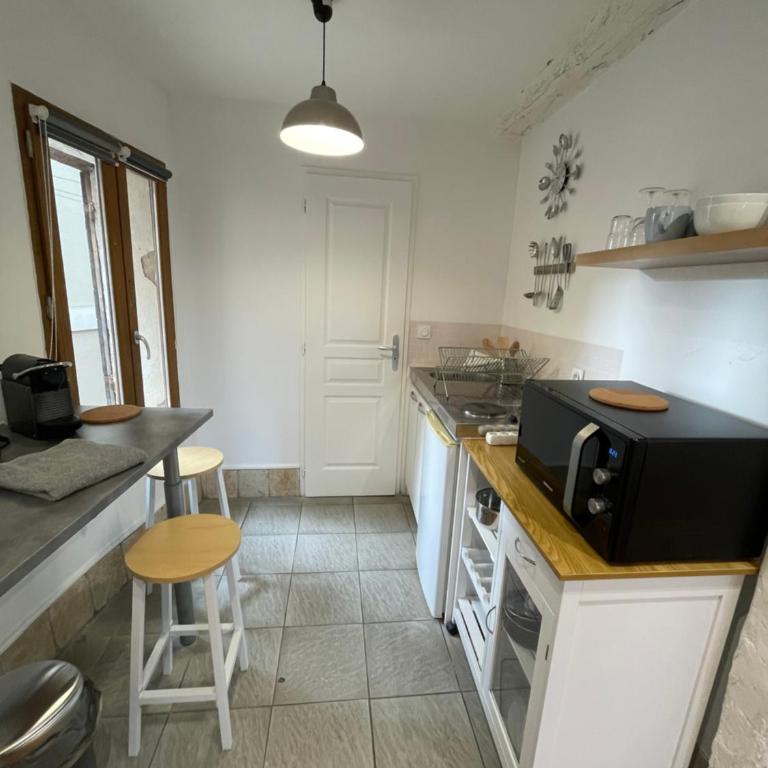 Location studio centre ville Isle sur la sorgue - Apartamento de 1 dormitorio - 3