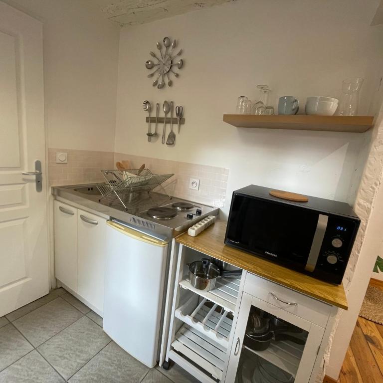Location studio centre ville Isle sur la sorgue - Apartamento de 1 dormitorio - 6