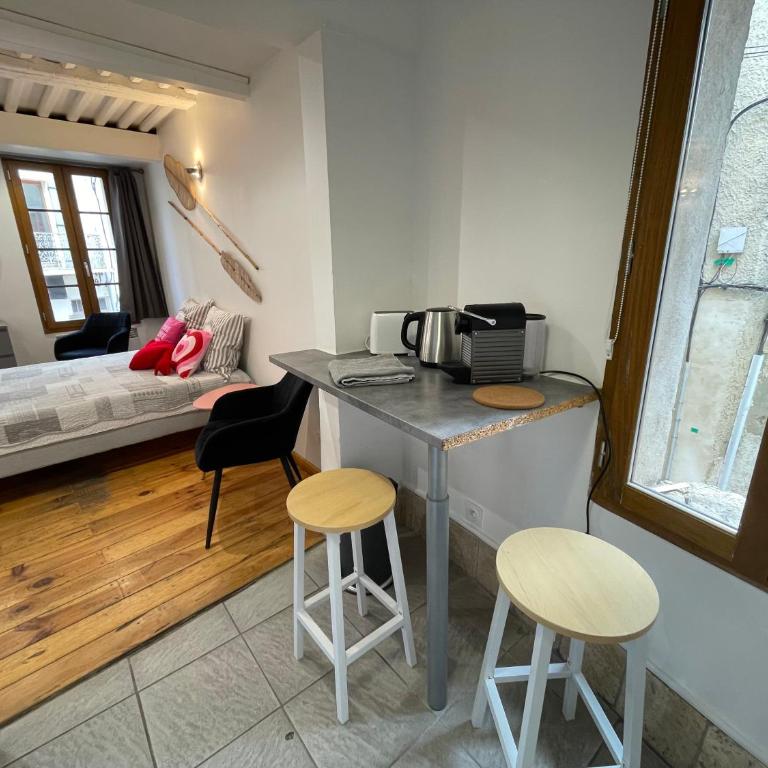 Location studio centre ville Isle sur la sorgue - Apartamento de 1 dormitorio - 16