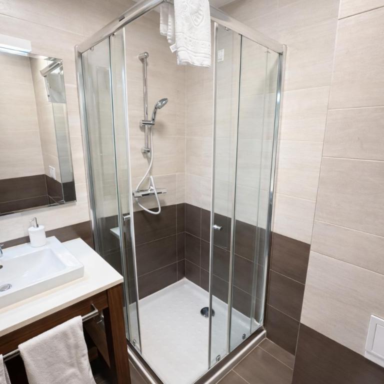 PeakView 508 Cozy Alpine Apartment - u sklopu hotela Vucko Jahorina - One-Bedroom Apartment - 5
