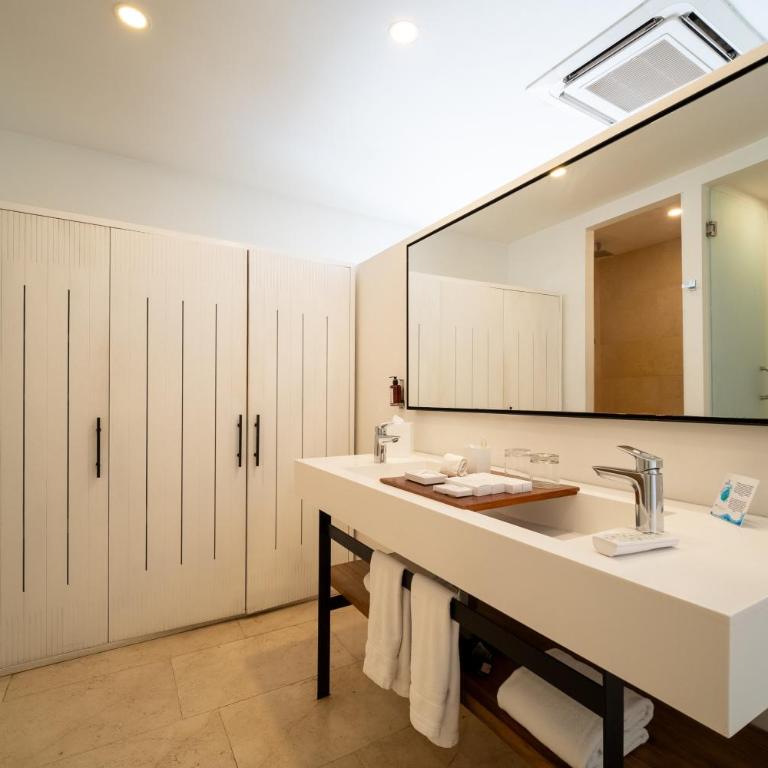 Nacar Hotel Cartagena, Curio Collection by Hilton - Habitación Doble con balcón, vistas al jardín y cama grande - 4