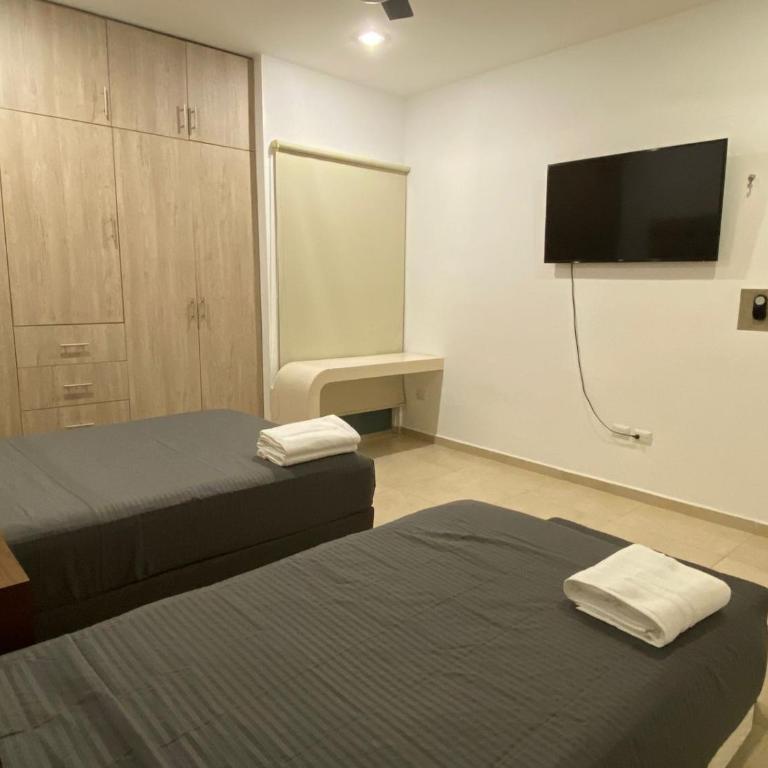 Departamentos Reyvaj - Family Room - 14