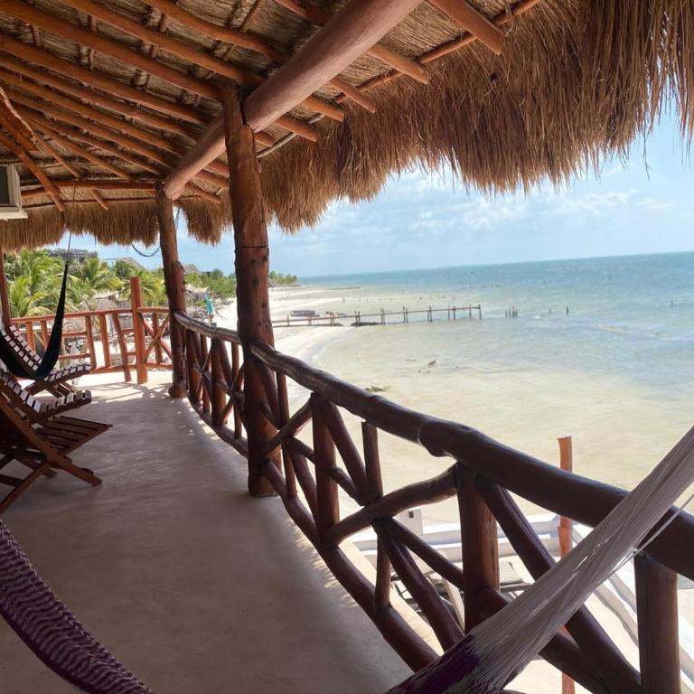 Golden Paradise Oceanfront - Self Check in - Habitación con cama grande y vistas al mar - 8