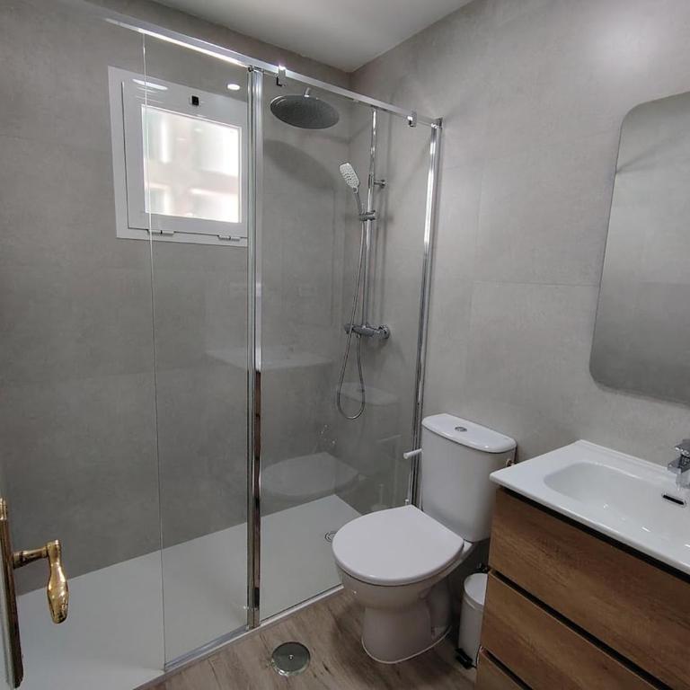 Amplio y Luminoso Adosado en Residencial La Loma de Sancti Petri, Terraza y Aire Acondicionado - Casa Vacacional de 3 dormitorios - 11