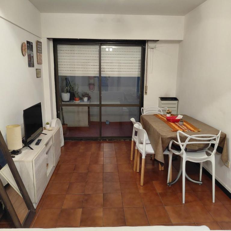 Departamento 1ambiente con patio zona Guemes Aldrey - Apartamento de 1 dormitorio - 2