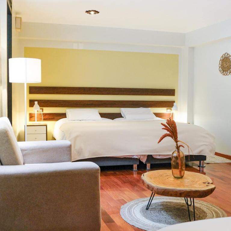 Ayra Hotel Boutique - Deluxe Quadruple Room - 1