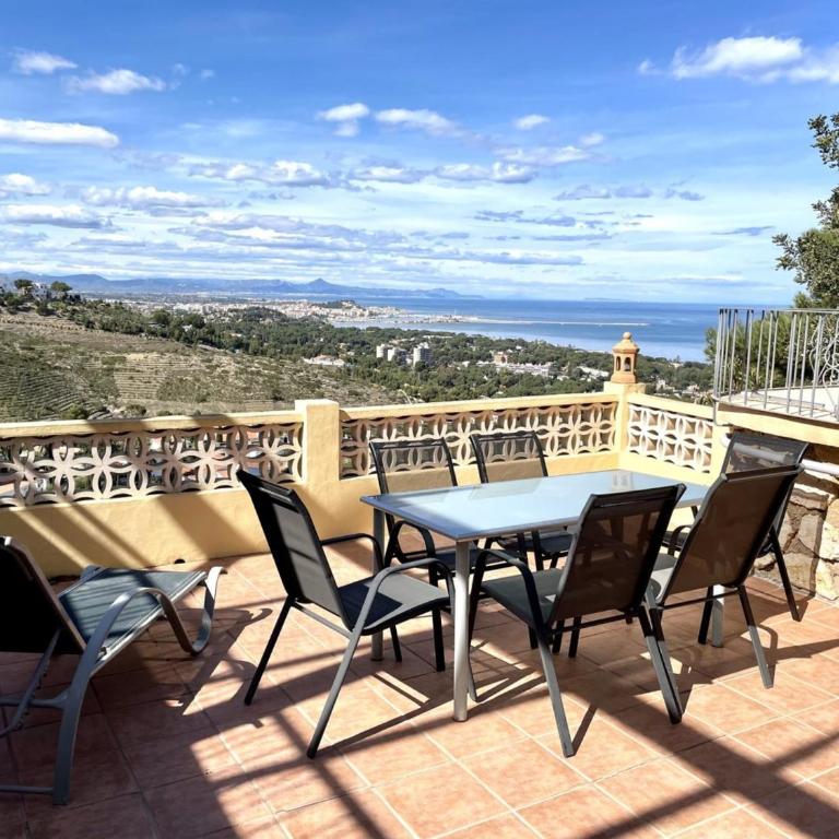 Chalet luminoso en Denia con piscina privada, Wi-Fi y parking - ES-373-20 - Villa - 2