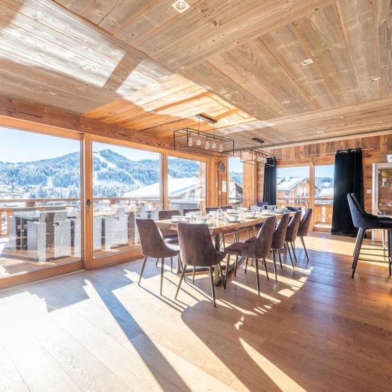 Chalet de Luxe aux Gets avec Jacuzzi, Wifi & Parking - FR-1-671-321 - Chalet - 12