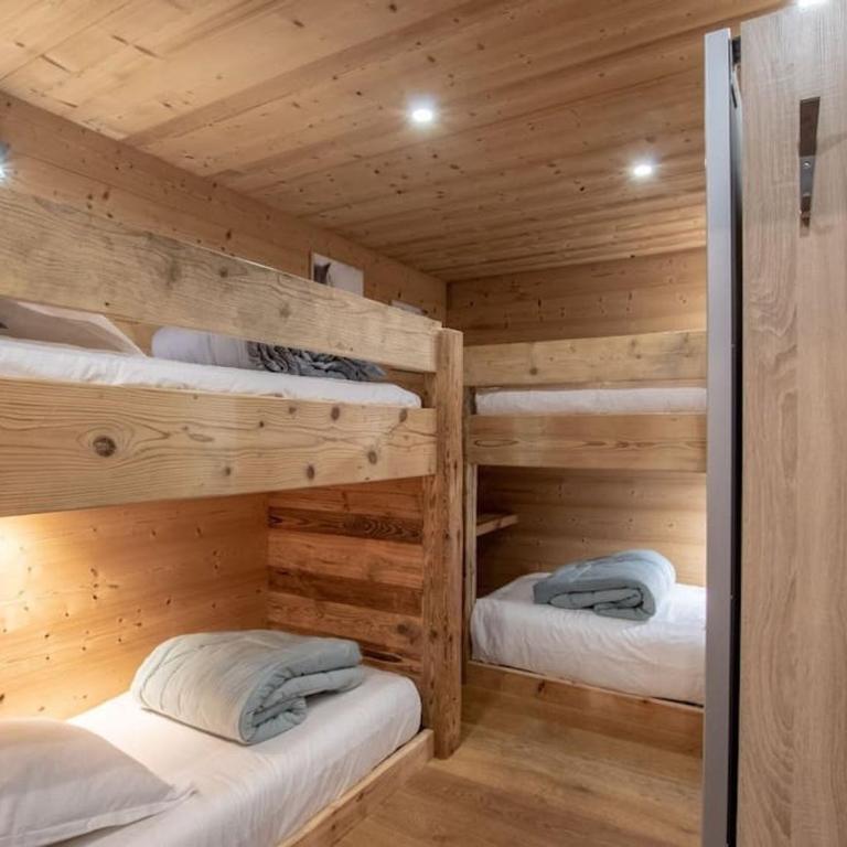 Chalet de Luxe aux Gets avec Jacuzzi, Wifi & Parking - FR-1-671-321 - Chalet - 22