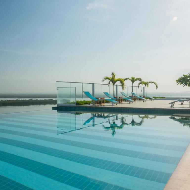 Luxury Ocean View Aparment - Two-Bedroom Apartment with Balcony and Sea View - 5