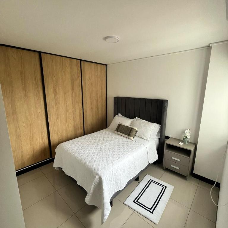 Departamento Premium en Equipetrol - Apartamento de 2 dormitorios - 19