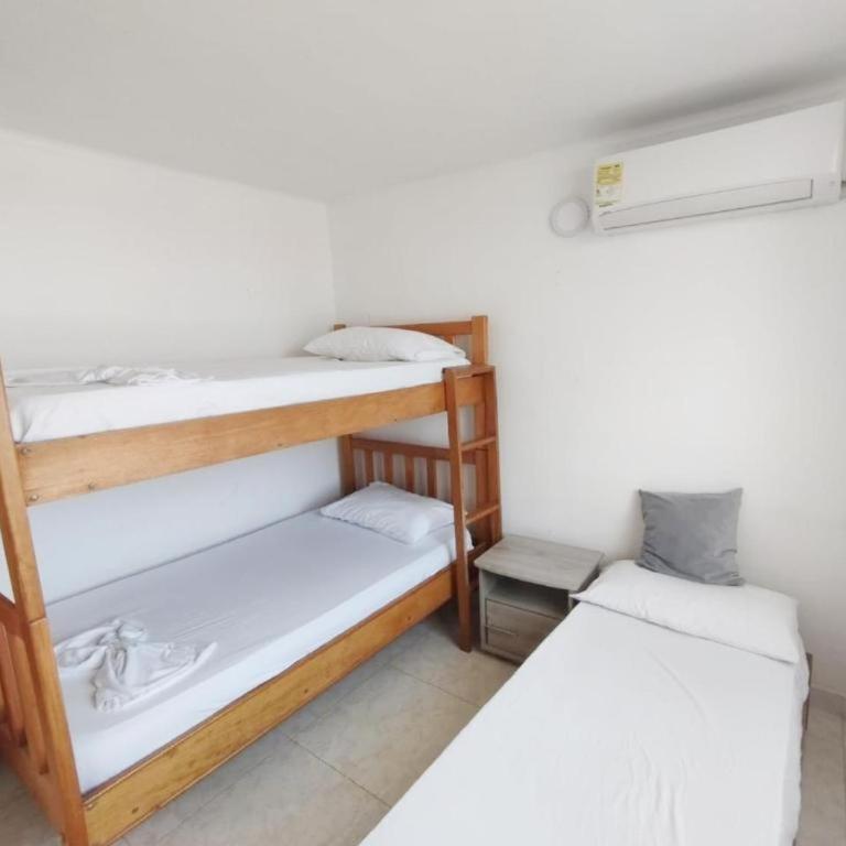 Apto grande duplex en Condominio La Mansión al lado del Cc Arrecife -Rodadero - Duplex Apartment - 9