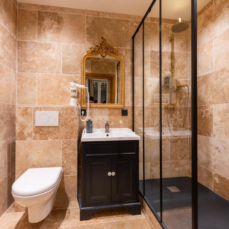 La Petite Auberge - Chambre Double Supérieure avec Toilettes et Salle de Bains Privatives - 2