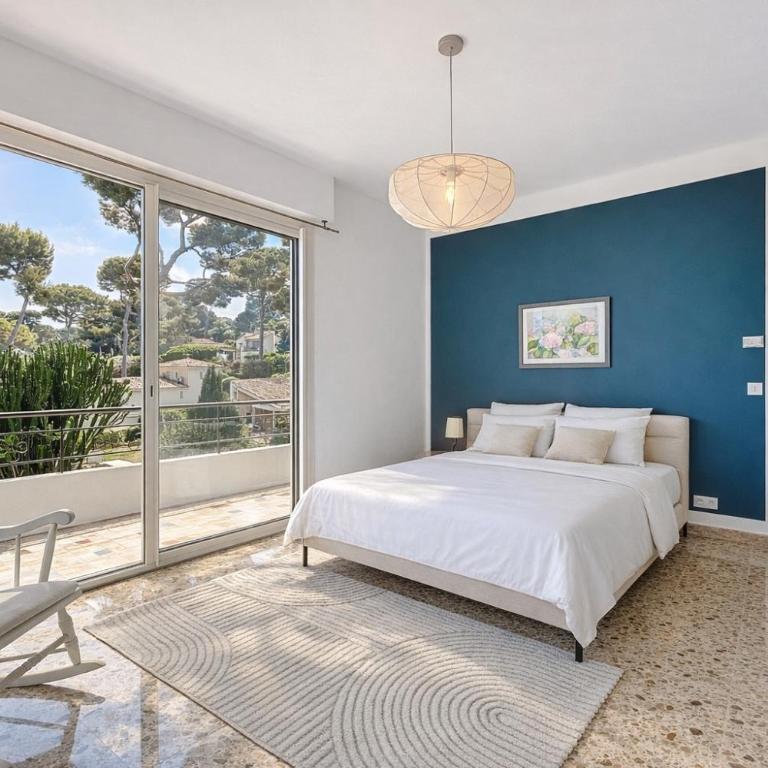 Palmiers et pins face à la mer dans une Villa classée du Cap d Antibes - Three-Bedroom Apartment - 7