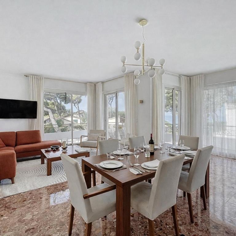 Palmiers et pins face à la mer dans une Villa classée du Cap d Antibes - Three-Bedroom Apartment - 4