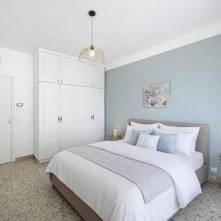 Palmiers et pins face à la mer dans une Villa classée du Cap d Antibes - Three-Bedroom Apartment - 9