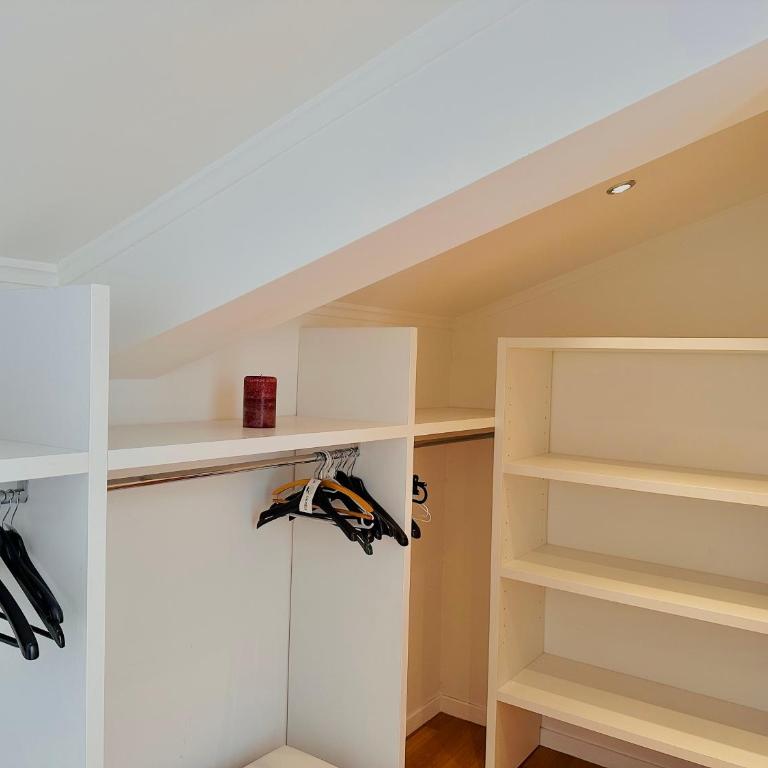 Sisters' Home - Appartamento nel centro storico con Terrazzo, Aria condizionata e Vasca da Bagno - Two-Bedroom Apartment - 25
