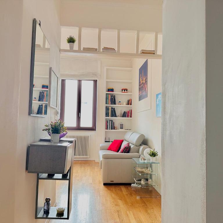 Sisters' Home - Appartamento nel centro storico con Terrazzo, Aria condizionata e Vasca da Bagno - Two-Bedroom Apartment - 7