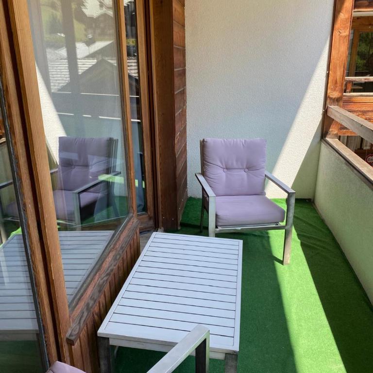 L'Enchalpe, Grand et lumineux studio avec coin montagne 5 personnes, 60m des pistes, PISCINE COUVERTE, WIFI, grand balcon expo EST, DRAPS NON COMPRIS - Studio - Vue sur Montagne - 18