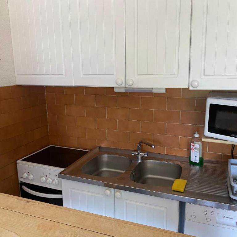L'Enchalpe, Grand et lumineux studio avec coin montagne 5 personnes, 60m des pistes, PISCINE COUVERTE, WIFI, grand balcon expo EST, DRAPS NON COMPRIS - Studio - Vue sur Montagne - 9