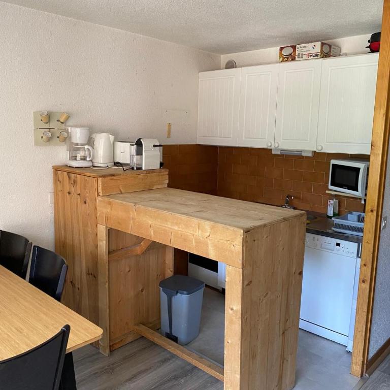 L'Enchalpe, Grand et lumineux studio avec coin montagne 5 personnes, 60m des pistes, PISCINE COUVERTE, WIFI, grand balcon expo EST, DRAPS NON COMPRIS - Studio - Vue sur Montagne - 8