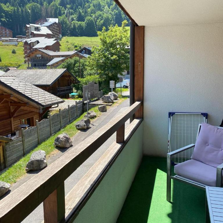 L'Enchalpe, Grand et lumineux studio avec coin montagne 5 personnes, 60m des pistes, PISCINE COUVERTE, WIFI, grand balcon expo EST, DRAPS NON COMPRIS - Studio - Vue sur Montagne - 16