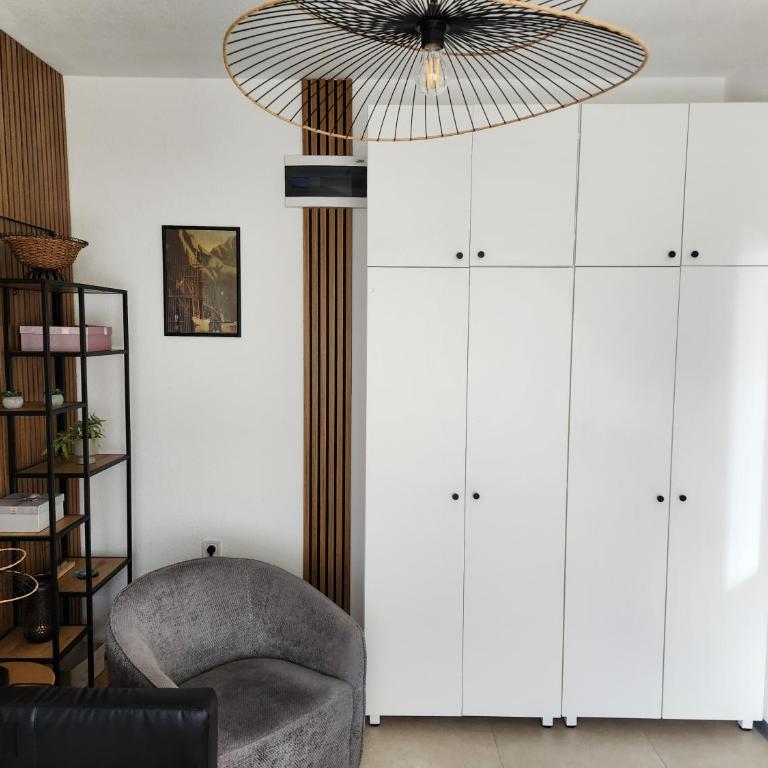 Broj 4 - Room #1584580801 - 4