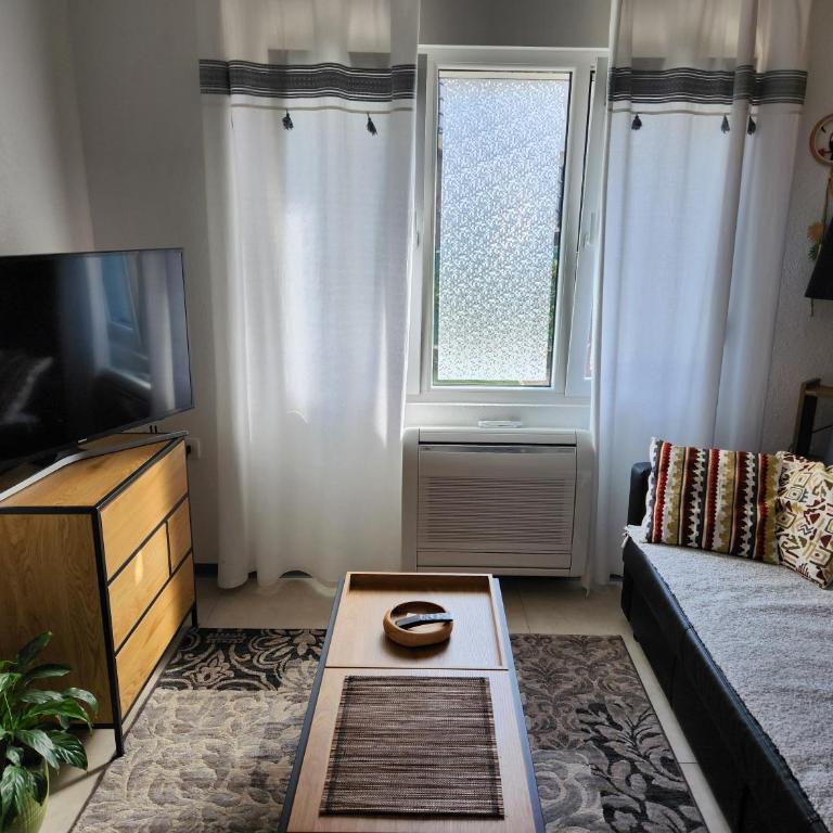 Broj 4 - Room #1584580801 - 3