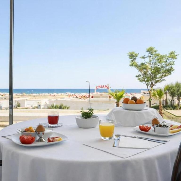 Hotel Regina Fronte Mare - Camera Matrimoniale con Vista Mare - 8